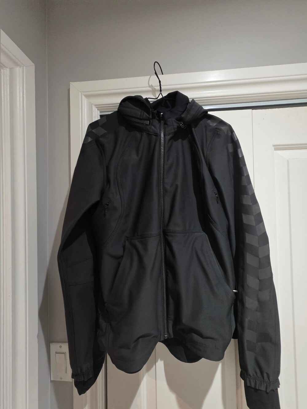 Lululemon Womens Jacket (New Conditon)
